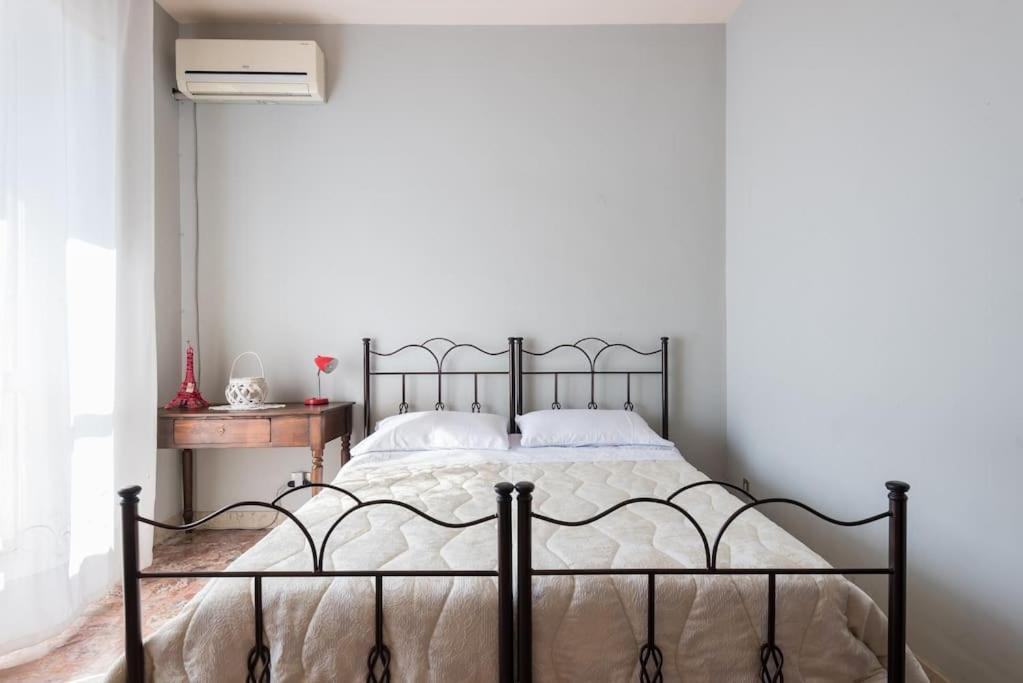 Top Floor Apartment Near Historic Fortino カターニア エクステリア 写真