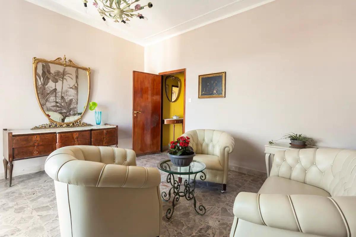 Top Floor Apartment Near Historic Fortino カターニア エクステリア 写真